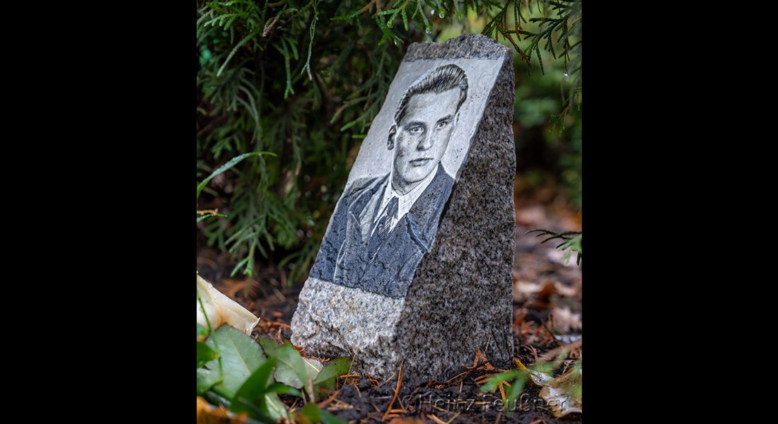 Grabschmuck Fotostein